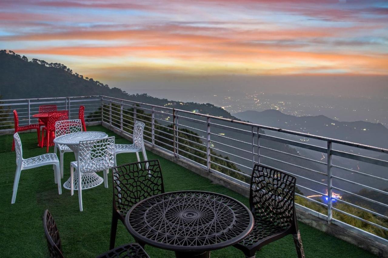 Panormic View By The North Edge Apartment Kasauli Exterior photo
